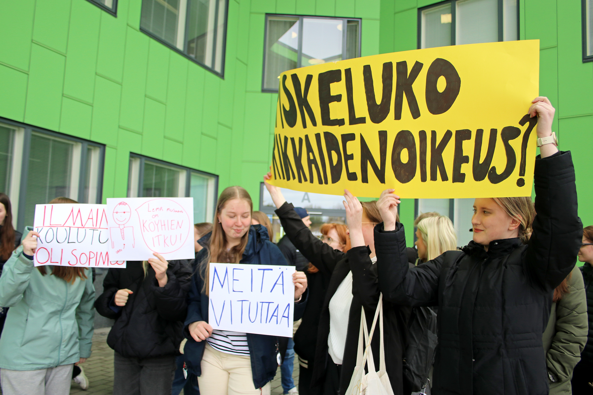 Opiskeluko rikkaiden oikeus Väinö Linnan lukiolaiset osallistuivat