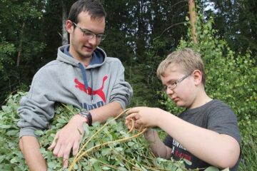 Gabriel innostui mehiläispesien hoidosta