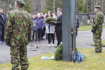 Veteraaneja muistettiin sankariristillä