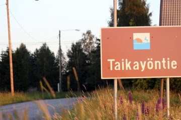 Taikayöntielle tunnustusta seikkailijakaksikon uutuuskirjassa: maisemaltaan yksi Suomen kauneimmista