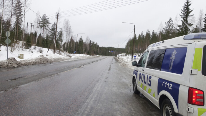 poliisiauto pysakilla kuvituskuva