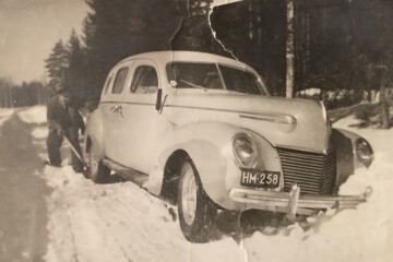 keltainen auto Mauri Helminen