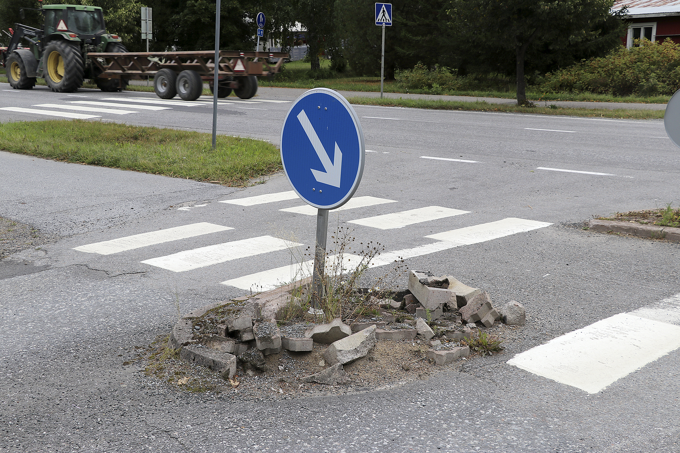 Junaradan alta irtoilee murikoita Urjalan aseman alikulun kohdalla - Urjalan  Sanomat