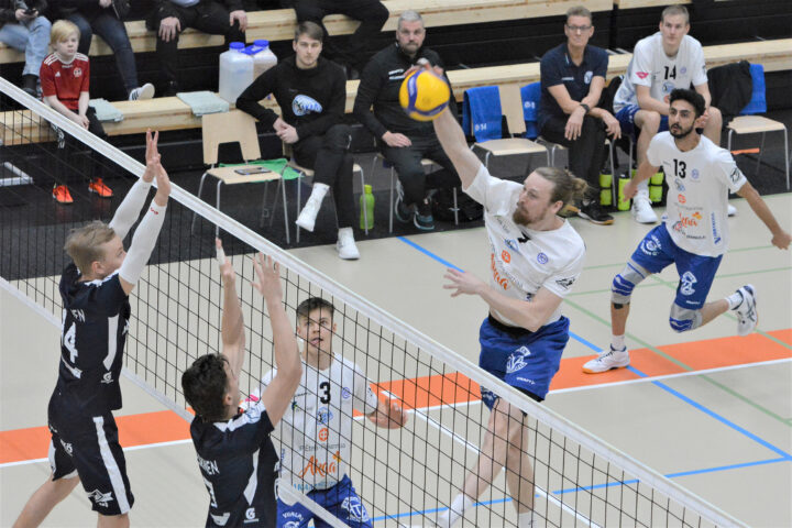 Akaa Volley Saku Tuomivaara Panu Pitkanen_Harri Mattila