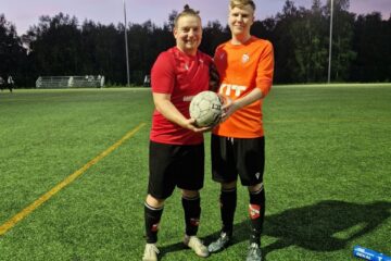 Illan pääarkkitehdit, kolme maalia tehnyt Henri Ojala ja pilkun torjunut Ari Helenius.