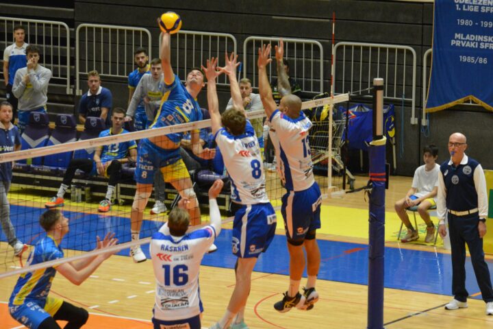 

Rok Bracko (8) on yksi OK Mariborin syömähampaista. Vieraspelissä Akaa-Volleyn torjunta – kuvassa Antti Taponen (8) ja Matěj Šmídl – sai miehen hienosti kuriin (10/-2). Toivottavasti sama onnistuu ensi keskiviikkona Akaa Areenalla.