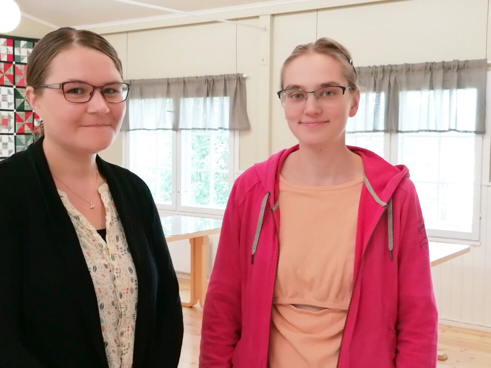 Hatunnosto näille nuorille naisille Tiina Jokiselle ja Sini Torviselle, jotka ovat ottaneet vastuulleen maa- ja kotitalousseuran toiminnan jatkumisen Tourun kylässä, olletikin kun monet vastaavanlaiset seurat lopettavat.
