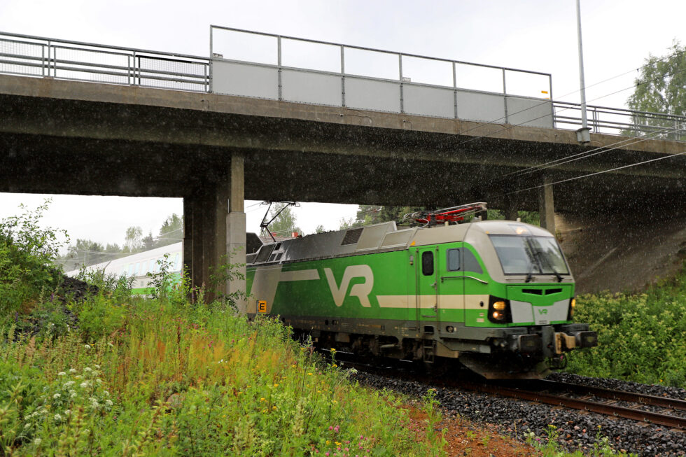 juna8324