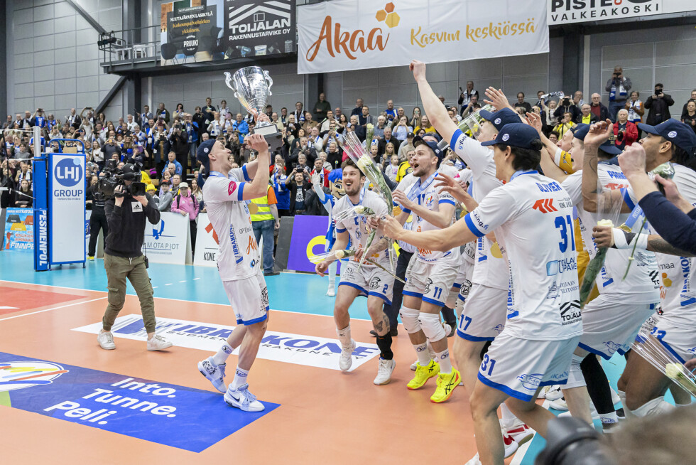 Akaa-Volley voittopokaali_Markku Ruonala