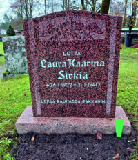 LUKIJALTALauraSirkiänhauta.15jpg