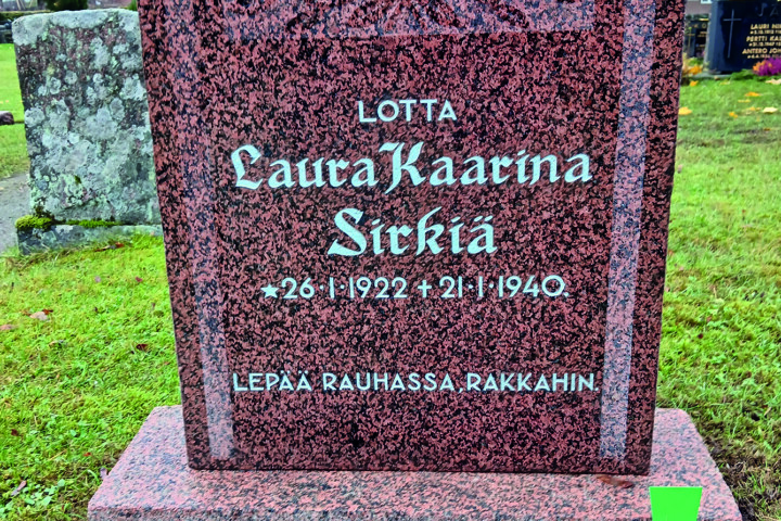 LUKIJALTALauraSirkiänhauta.15jpg