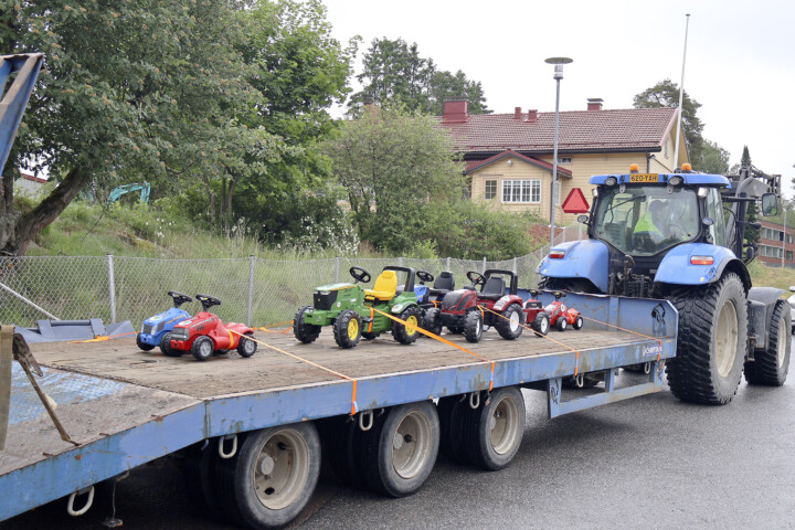 Traktoreiden kuljetus_Nea Wälläri