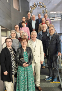 vuoden 1971 5 A luokkakokous rajattu_Taina Tilvis:Heikki Launiala